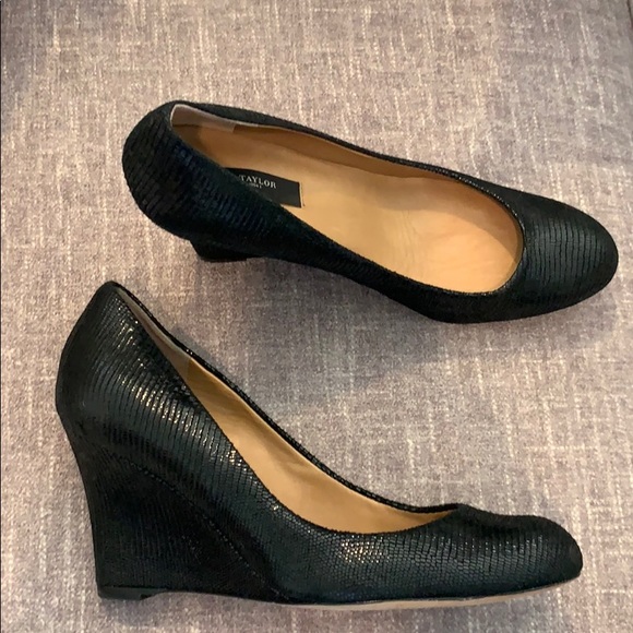 Wedge heel in black lizard print - Picture 1 of 8